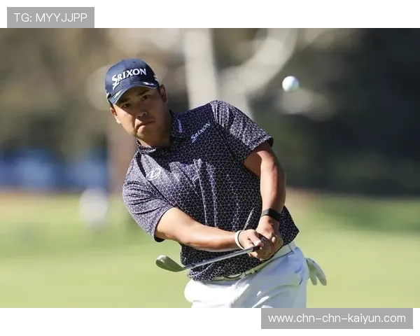 终场哨响，日本老将松山英树在凤凰城公开赛延长赛中开球打偏后掩面